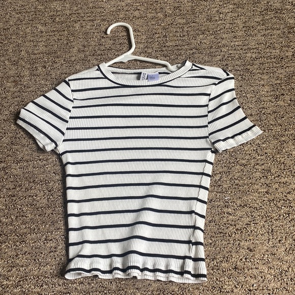 H&M black and white striped shirt - Picture 1 of 2